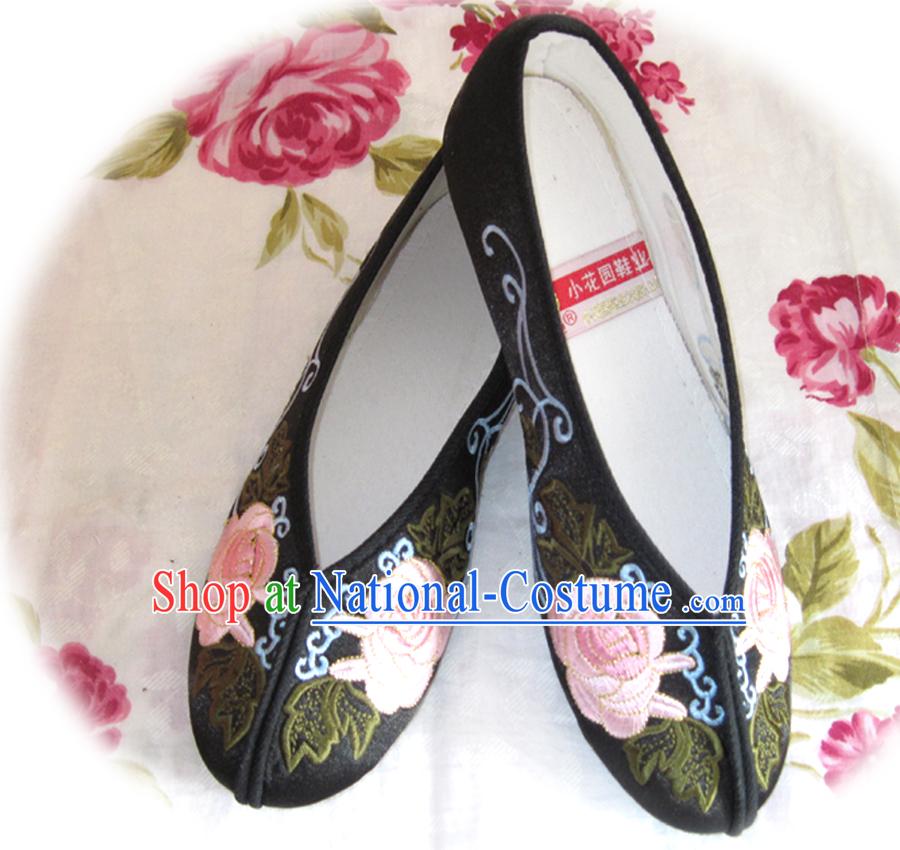 Chinese Black Flower Embroidery Shoes