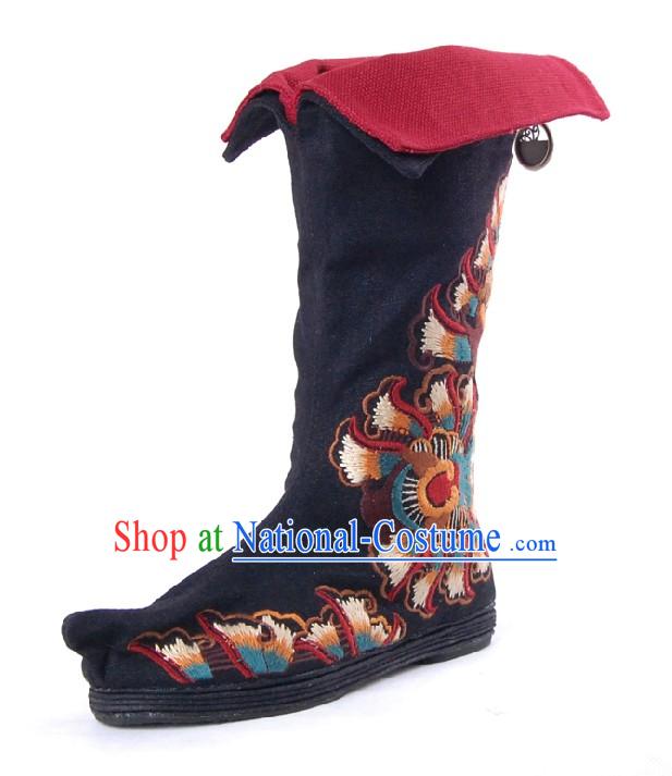 Chinese Handmade Qian Ceng Di Embroidered Boots