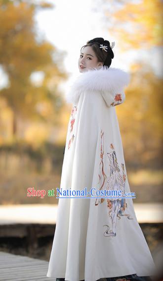 China Ancient Court Princess Historical Clothing Traditional Ming Dynasty Palace Infanta White Woolen Cloak