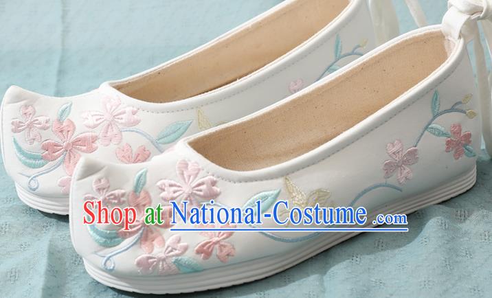China Traditional Bow Shoes Embroidery White Cloth Shoes Ming Dynasty Female Shoes