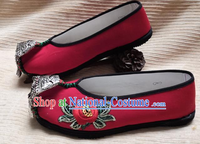 Handmade China Ethnic Dance Shoes National Woman Red Cloth Shoes Yunnan Wedding Embroidered Shoes Bride Silver Tassel Shoes